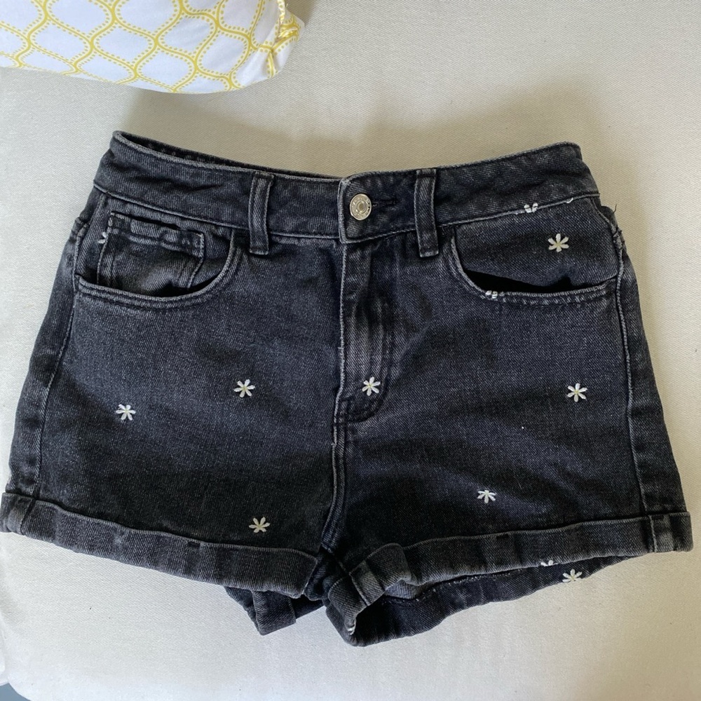 Pacsun daisy shorts size 25